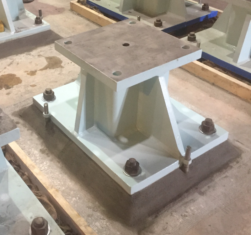 Base plate column grouting during structural installation