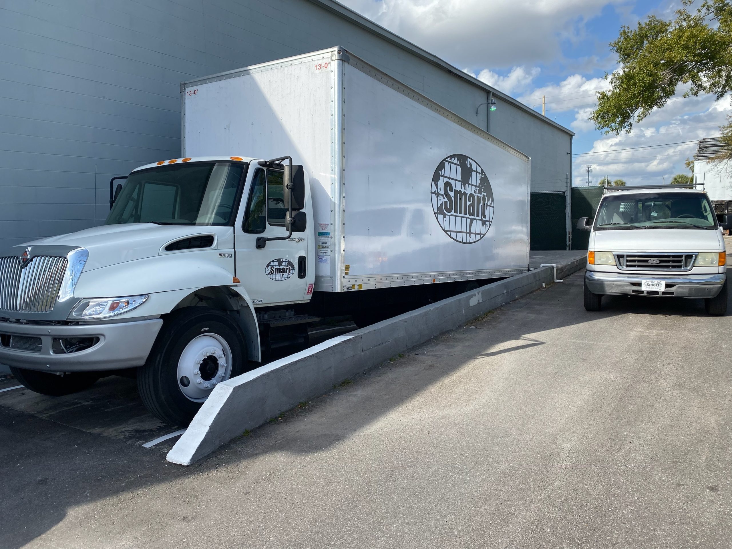 Smart-Inc logistics work trucks